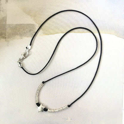 collar hilo estrella plata negro