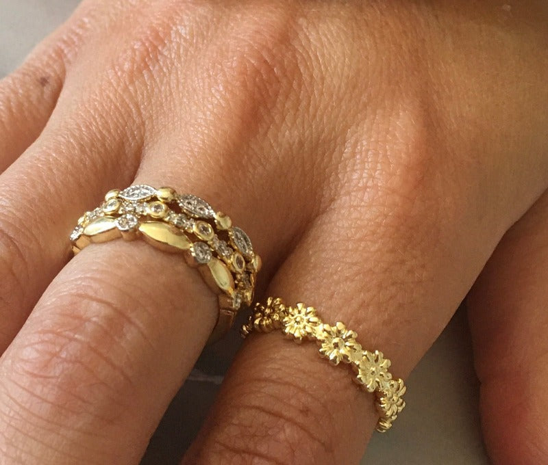anillo flores oro