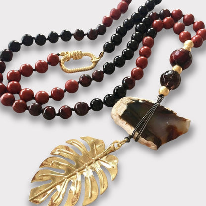 Collar largo tierra hoja oro