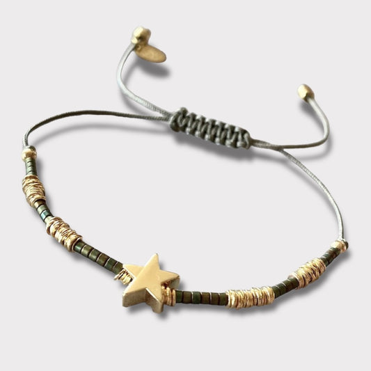 Pulsera hilo musgo estrella oro