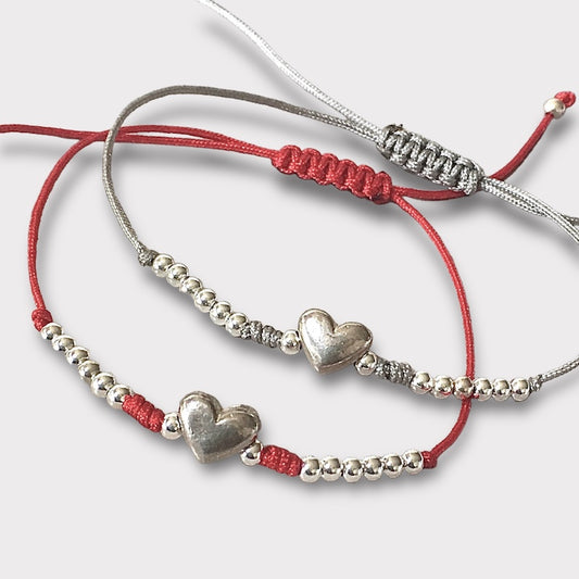 Pulsera hilo gris o rojo corazón plata