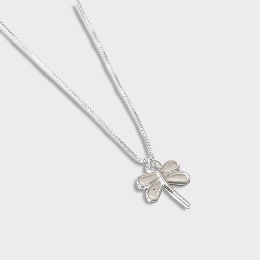 Collar libélula plata