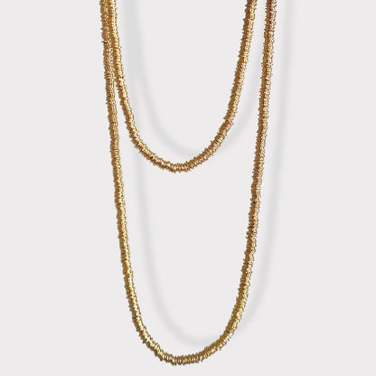 Collar mostacillas argollitas 125 cm. oro