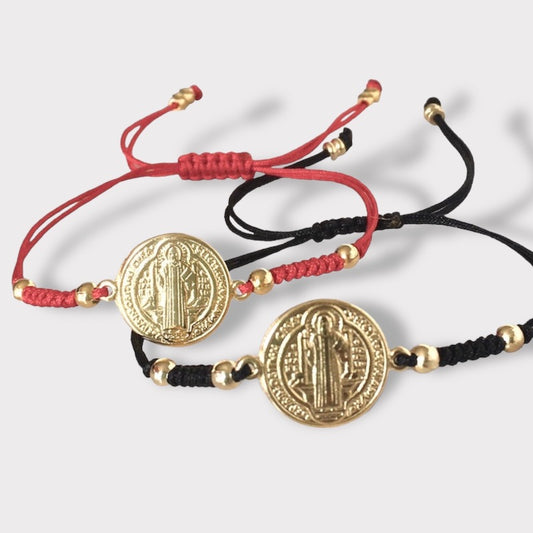 Pulsera hilo medalla san benito oro