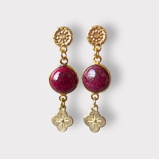 Aros raíz de rubí cabuchón oro